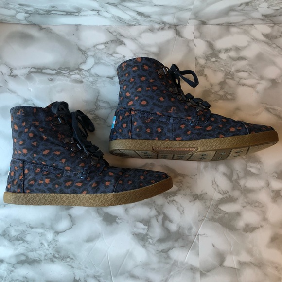 Toms Women’s High Top Ankle Shoes Fleece Lined Blue Pink Leopard Print - Picture 6 of 16